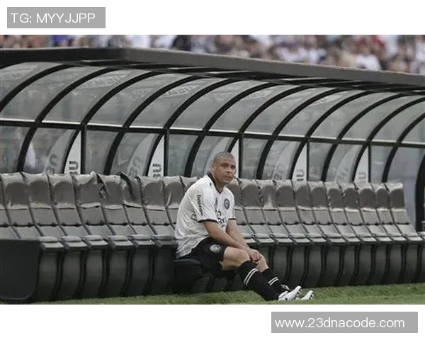 足球巨星罗纳尔多出狱重返赛场引发全球球迷热议 足球巨星罗纳尔多出狱重返赛场引发全球球迷热议